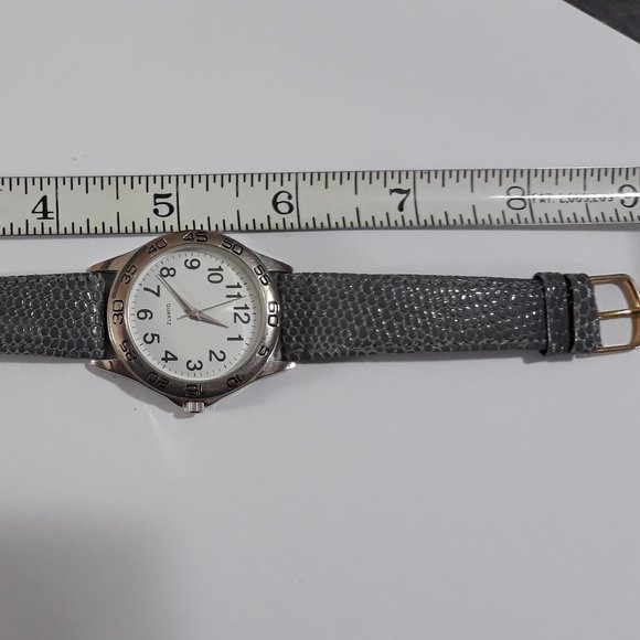 Watch Quartz with Easy to Read Large Numbers - Picture 4 of 6